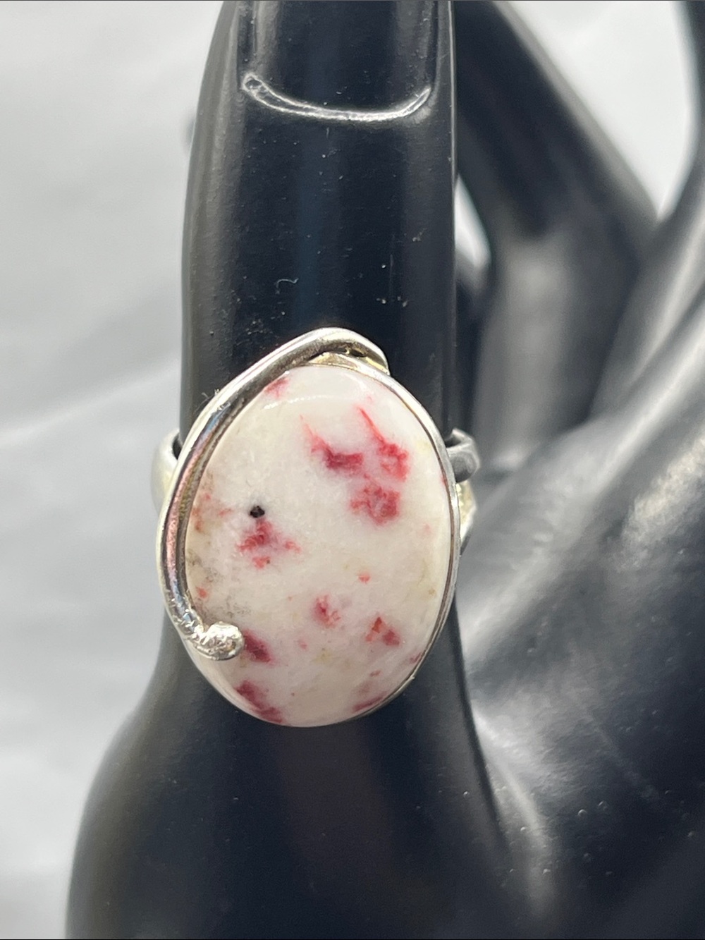 Sterling silver oval Cinnabrite or Cinnibar split shank ring size 8